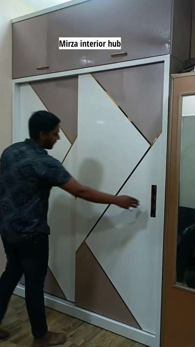 #SlidingDoorWardrobe  #WardrobeIdeas  #almirahdesign  #cupboards  #Modularfurniture work karane ke liye contact kare
whats.+919625506863
call.+917060375916 Saquib Mirza