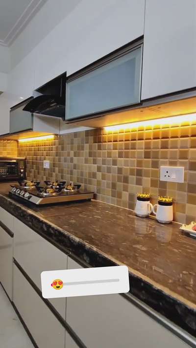 #KitchenIdeas  #ModularKitchen  #fanichar  #jaitpuriyaa_furniture_interiors  #InteriorDesigner  #Architectural&Interior