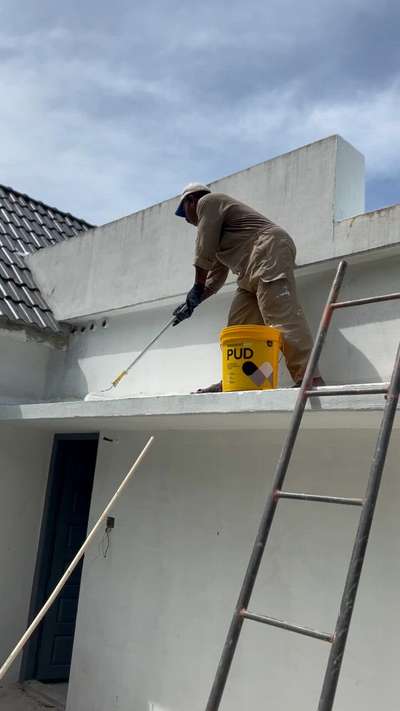 Apply Polyurethane Waterproofing Coating