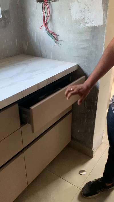 #KitchenCabinet  #softclosefittings  #tandembox  #golaprofile  #quartz slab