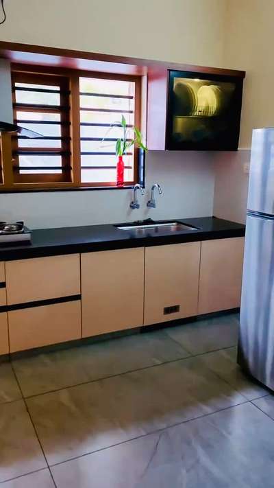 #ClosedKitchen #KitchenIdeas #LShapeKitchen #KitchenCabinet #WoodenKitchen #ModularKitchen #architectsinkerala  #koloaap #interiordesignkerala #interiordesigers #Homedecore