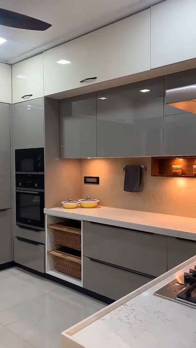MODEL KITCHEN 

 #modelkitchenfabrication  #modelkitchen  #viralvideo  #viral  #InteriorDesigner  #KingsizeBedroom  #KitchenCabinet  #Cabinet  #KitchenLighting