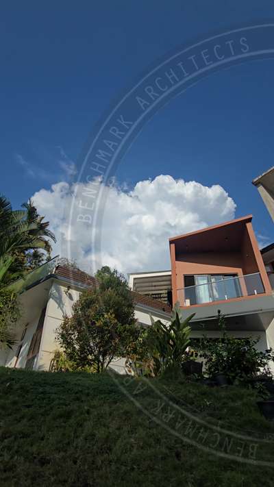 The Slanted Cube Residence 🏡✨Retouched 
#benchmarkarchitectskerala #keralahomesdesign #ContemporaryHouse #ContemporaryDesigns #boxhouse #architecturedesigns #Architect #architectinkannur #architectinthalassery #architectintaliparamba #architectiniritty #chemperi #peravoor #iritty #architectemiljean #best_architect #bestlandscapedesigners #bestarchitectsinkannur #bestarchitectinkerala