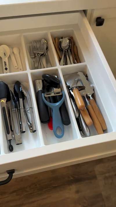 A cutlery tray is a kitchen organizer that helps you keep your cutlery organized and easy to find. It can help you save time and make cooking and setting the table more efficient.

#KitchenIdeas #modularkitchendesign