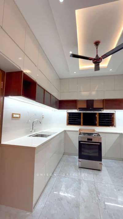 Modular Kitchen 🤍
 #ModularKitchen  #modular  #modularwardrobe  #modularkitchenkerala  #modularkitchen   #KitchenIdeas  #KitchenCeilingDesign  #LivingRoomTVCabinet  #BedroomDesigns  #HouseDesigns  #LivingroomDesigns  #Designs  #keralastyle  #KeralaStyleHouse