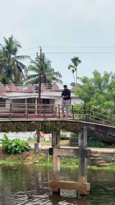 1500 Sq.ft ൽ ഡിസൈൻ ചെയ്ത ആലപ്പുഴയിലെ ഒരു cute tropical വീടും പ്ലാനും 🏡👌

 #homeplan #KeralaStyleHouse #tropicaldesign