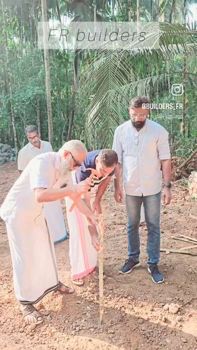 Shaji Pookkarathara's New House Project
​Project: A new house with 4 rooms.
​Area: 2600 sq ft.
​Event: setouting