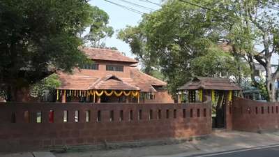 traditional kerala home

For details contact 

#TraditionalHouse #KeralaStyleHouse #SlopingRoofHouse #exteriordesigns #courtyardhouse