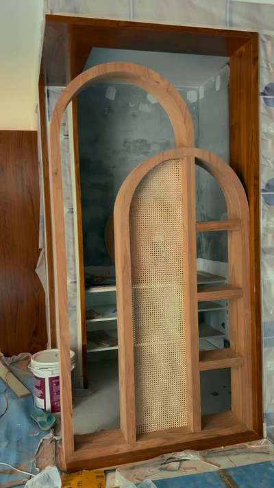 Curved Partition 🧿  #interiors #homeinspo #homeinteriors #interiorpartition #sweethome #interiordecor #homeinterior #sweethome #indoorplants #commonwashbasinarea #wooden