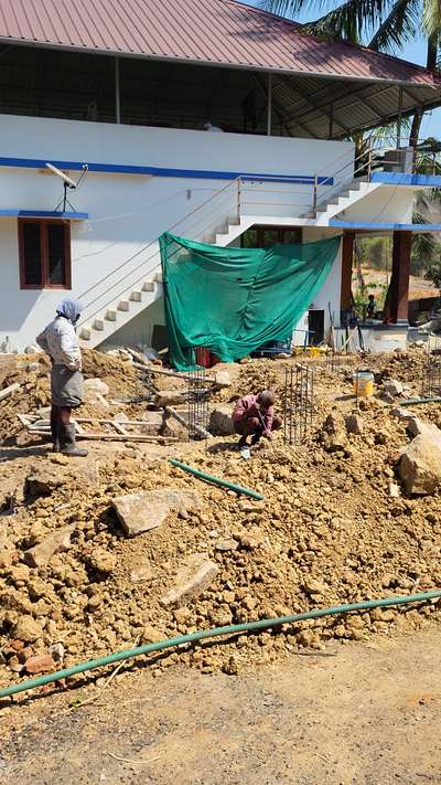 Column concrete at our kanjikode site.
 #concreteday  #coloumn_footing  #newsite  #newhomesdesign  #civilconstruction  #StructureEngineer  #Architect  #palakkaddiaries