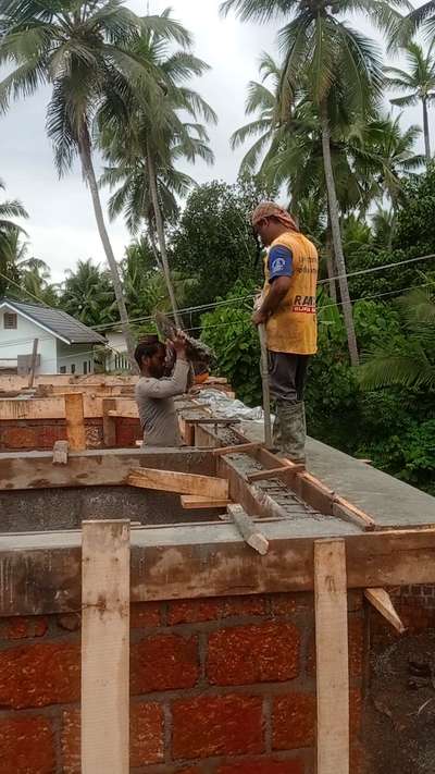 #sitestories #concrete #mainslab #keralastyle #centering #civilconstruction #CivilEngineer #constructionsite #HouseConstruction #home #concreteday #slab #Pulikkal