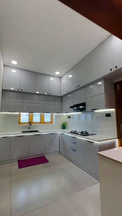 #ModularKitchen  #KitchenIdeas  #LargeKitchen  #ClosedKitchen  #Modularfurniture