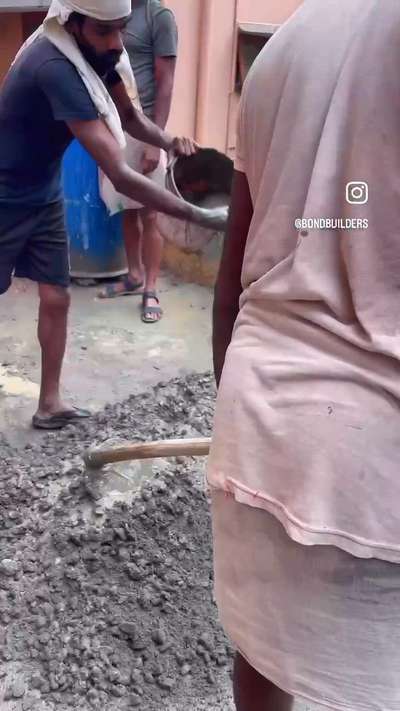 Building a strong foundation! 💪 Watch as we pour and shape the concrete for this retaining wall, ensuring durability and stability for years to come. #RetainingWall #ConstructionStage #concretework