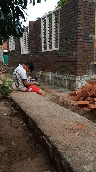 ഭവനനിർമ്മാണത്തിൽ ചിലവ് വളരെയധികം കൂടിയ ഈ കാലഘട്ടത്തിൽ..

 സ്ഥലപരിമിതിയും സാമഗ്രികളുടെ വിലക്കയറ്റവും രൂക്ഷമായി ഉയരുന്ന ഈ ചുറ്റുപാടിൽ.. 

സാധാരണക്കാരന്റെ മനസ്സറിഞ്ഞുകൊണ്ടുള്ള ഒരു ബഡ്ജറ്റ് ഹോം...

ഒറ്റ നിലയായി 1000 sq.ft.ൽ 3ബെഡ്‌റൂം (അറ്റാച്ഡ് ബാത്റൂമോട് കൂടി),സിറ്റൗട്ട്, ലിവിങ് റൂം, ഡൈനിങ് റൂം, കിച്ചൺ, വർക്ക്‌ ഏരിയ എന്നിവ ഉൾപ്പെടുന്ന മനോഹരമായ ഭവനം........

പുട്ടി വർക്ക്‌, കർട്ടൻ, എൽ ഇ ഡി ലൈറ്റുകൾ, ജി എം സ്വിച്ചുകൾ, ഫിനോലെക്സ്  വയറുകൾ, തുടങ്ങി ബ്രാൻഡഡ് മെറ്റീരിയൽ ഉപയോഗിച്ചുള്ള ഫുൾ ഫിനിഷിങ് വർക്കുകൾ....

 SQFT 1699/- രൂപ മുതൽ നിങ്ങളുടെ ആഗ്രഹങ്ങളും സ്വപ്നങ്ങളും സാമ്പത്തികവും അനുസരിച്ച് ഇത്തരത്തിലുള്ള വീടുകൾ നിർമ്മിക്കാം...

 വിശ്വാസം വരുന്നില്ലേ..
ഞങ്ങളുമായി ബന്ധപ്പെടൂ

നിങ്ങളുടെ സ്വപ്നഭവനം.... ഞങ്ങളുടെ ഉത്തരവാദിത്തം...

റംഷാദ്. എ 
നെസ്റ്റ് ബിൽഡേഴ്സ് & ഡിസൈനേഴ്സ് 
9074768593