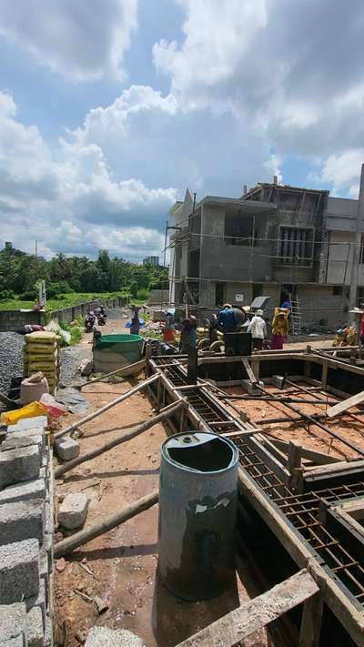 Plinth beam casting 
1850 sqbt 3BHK 
client Mr Unnikrishnan 
@ Thrikkakara Cochin 

 #plinthbeam 
 #concrete_casting 
 #bestarchitectsinkochi 
 #Contractor 
 #kakkanad 
 #sitestories 
 #workprogress 
 #CivilEngineer