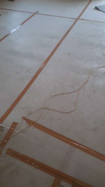 फरस मे टायल लगाकर पैकिंग किए है