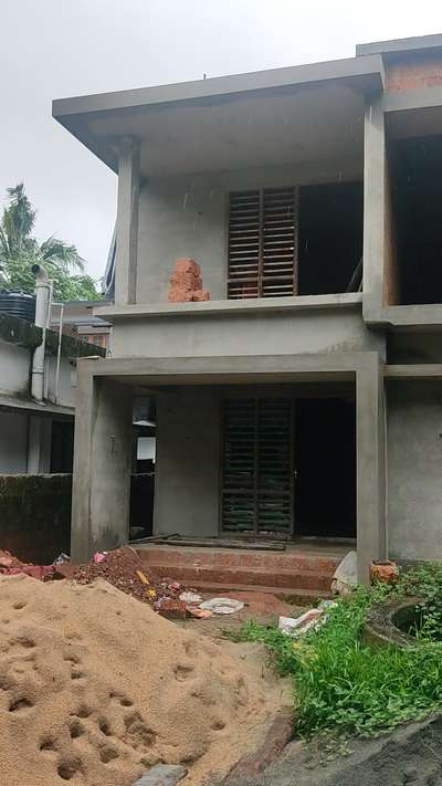 Plastering Stage🏡

Site at Azhikode, Kannur
De-OneThree Designs
Kannur

 #deonethreedesigns  #CivilEngineer  #HouseConstruction  #constructionsite  #workinprogress  #civilcontractors  #civilconstruction  #plasteringwork  #structurework  #HouseDesigns  #cementplastering  #exteriordesigns  #ElevationHome  #ElevationDesign  #Kannur