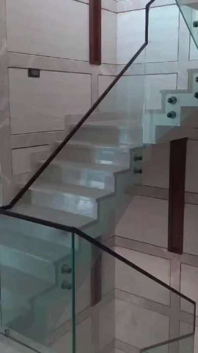 SS railing MS railing elimuniyam railing aluminium gate aluminium profile SS gate MS gate skylight frame teen shirt aur bhi ss.ms ke Anya work mei kam karte Hai