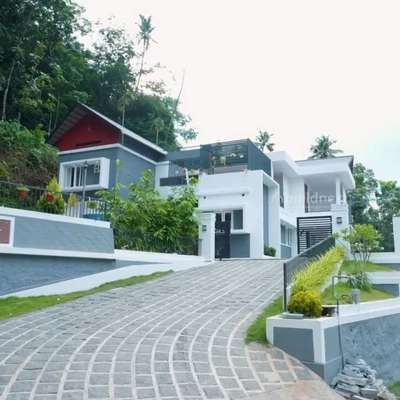 MODERN CONTEMPORARY HOUSE

Location: Thodupuzha

Area: 3338 sq. ft.

Credits: @buildnext.in

Kolo - India's Largest Home Construction Community

#residence #house #home #tropicalhouse #before&after #courtyard #staircase #home #keralahomes #budgethome #tropicalarchitecture #. #landscapedesign #insideoutside #spaces #instahomes #keralahomes #architecture #homedecor #interiordesign #house #indoorplants #greenhome #decor #artificialgrass