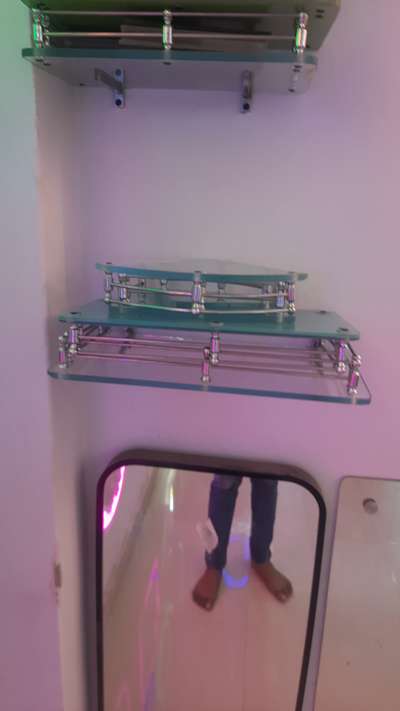 k .N glass LED mirror light wala Jis kisi ko bhi contact karna hoglass is se unic unic Milenge