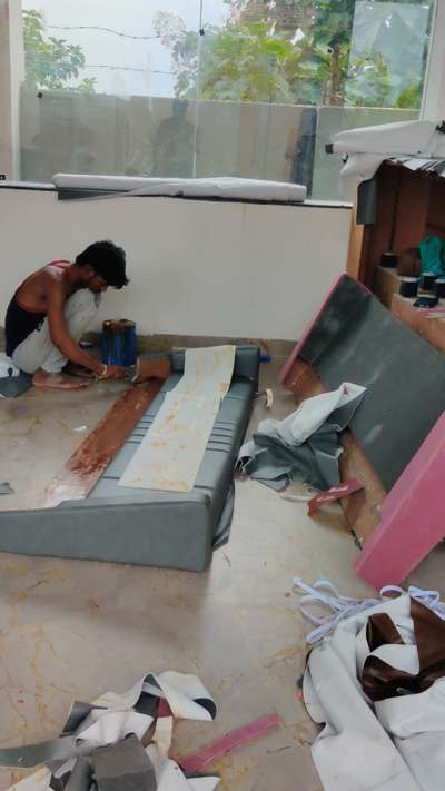 headbord making process at sait✂️🙌  more info. call/whatsapp #LivingRoomSofa  #TraditionalHouse  #trendig  #InteriorDesigner  #Architectural&Interior  #LUXURY_INTERIOR  #Sofas  #LUXURY_SOFA #bedhead