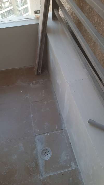 बाल कोनी का टायल लगा है