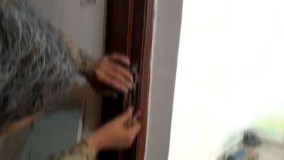 Door lock installation by professional carpenter – full step-by-step video 🔐
Watch how our skilled carpenter fits a door handle lock with precision and clean finishing. We show the complete process from drilling, aligning, fixing to final lock testing.
Perfect for anyone searching for door lock fitting service, wooden carpenter work, or home interior finishing in Delhi NCR.
#DoorLockInstallation #CarpenterWorkDelhi #WonderInteriorDesigner #WID #InteriorDesignerDelhi #DwarkaCarpenter #HomeImprovementDelhi #HandleFitting #BestInteriorDesignerInDelhi #CarpenterNearMe
