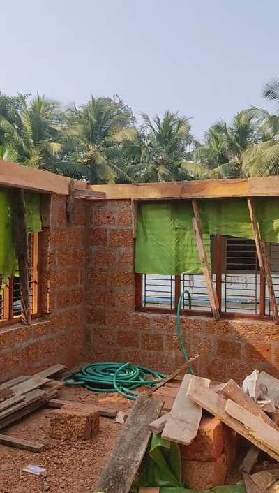 Lintel Level

#workinprogress #lintel #HouseConstruction #concrete #HouseDesigns #CivilEngineer #Contractor #shuttering