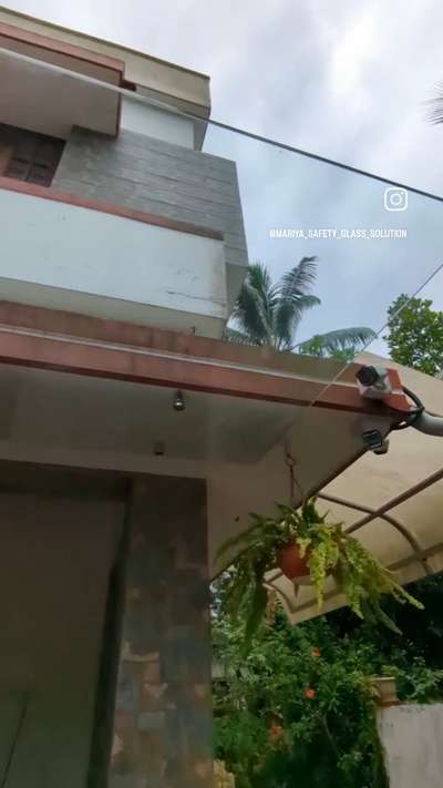 നിങ്ങളുടെ വീടിന്റെ ചവിട്ടു പടിയും മറ്റും മഴപെയ്യുബോൾ നനയുന്നുണ്ടോ..?? വീടിന്റെ ഭoഗി നഷ്ടപ്പെടും എന്നുകരുതി ഫ്രെയിം വർക്കുകൾചെയ്യാൻ മടി ആയിട്ടുള്ളവരാണോ.. എങ്കിൽ ഈ വർക്ക്‌ കണ്ടുനോക്കു വീടിന്റെ ഭoഗി കൂട്ടാനും നിങ്ങളുടെ മനസിന്‌  യോജിക്കുന്ന രീതിയിൽ ചെയ്യാനും ഞങ്ങളെ ബന്ധപെടുക