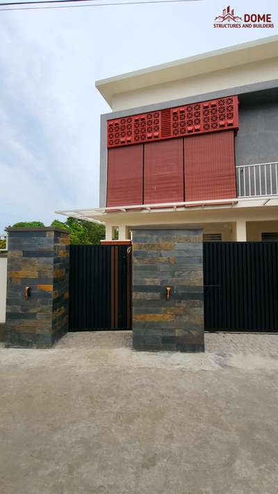 Let's get into a Renovated Modern  beautiful Contemporary house .we successfully completed the renovation of old Traditional house into Modern Contemporary by solving many challenges without any compromise inthe clients need.
Area :2700 sqft with 5BHK 
Dome Structures and Builders 
 #HouseRenovation  #moderncontemporary  #Architect  #frontElevation  #HouseConstruction  #Completedproject