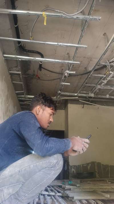 Bedroom pop fol ceiling esqyar and ranig fut meteriyal ke sath 150 rupeya fut hai