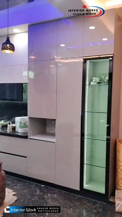 #LargeKitchen #ModularKitchen #KitchenInterior #OpenKitchnen #pantry #inotechkitchen #wadrobedesign #SlidingDoorWardrobe #tvunitdesign #modularTvunits #MasterBedroom #wallpanelling #DressingTable #All_furnitures_work_karane_ka_liye_contact_kare_90279 57097