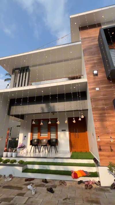 2300 Sqft, completed project @ perinthalmanna 

 #HomeDecor  #homeconstruction  #ContemporaryHouse  #FlatRoofHouse #40LakhHouse #interiordesignkerala #Architectural&Interior #LandscapeGarden #videowalkthrough #hometour #2300sqft #malappuram