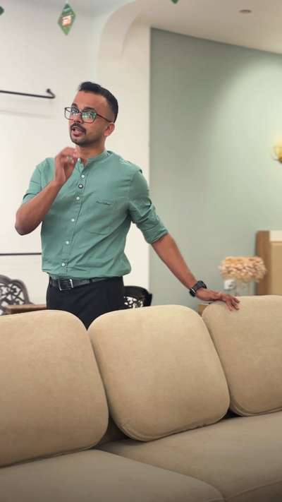 ട്രീറ്റഡ് മഹാഗണിയിൽ നിർമ്മിച്ച അതിമനോഹരമായ ഒരു സോഫ.. 😍


 #fayizroomy #roomyfurniture #creatorsofkolo #furniture #bestfurniture