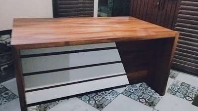 # office Table