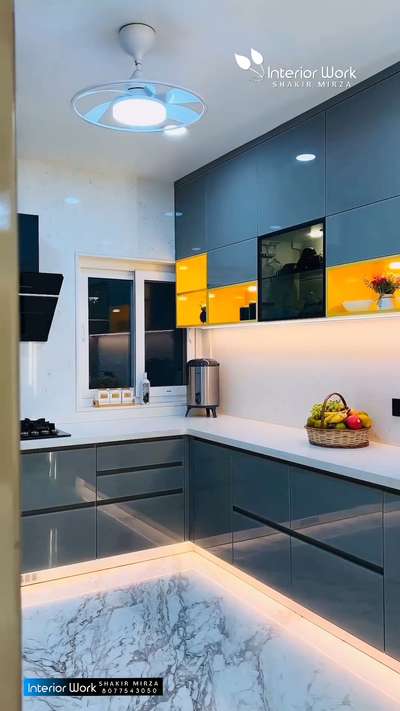 #LargeKitchen #ModularKitchen #KitchenInterior #OpenKitchnen #pantry #inotechkitchen #wadrobedesign #SlidingDoorWardrobe #tvunitdesign #modularTvunits #MasterBedroom #wallpanelling #DressingTable #All_furnitures_work_karane_ka_liye_contact_kare_8077543050