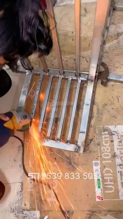 Gas cylinder cage making