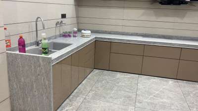 #LargeKitchen  #LShapeKitchen  #KitchenCabinet  #KitchenInterior