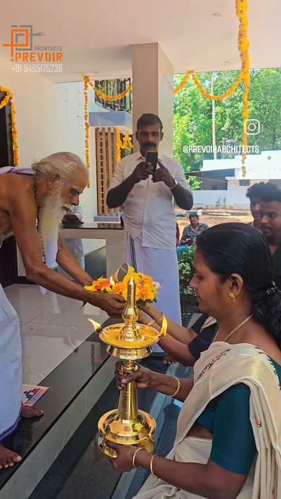 27 ലക്ഷം രൂപയിൽ തീർത്ത കുഞ്ഞൻ വീട്

4 bhk with 3 attached toilets and one common toilet, kitchen, work area, living and dining