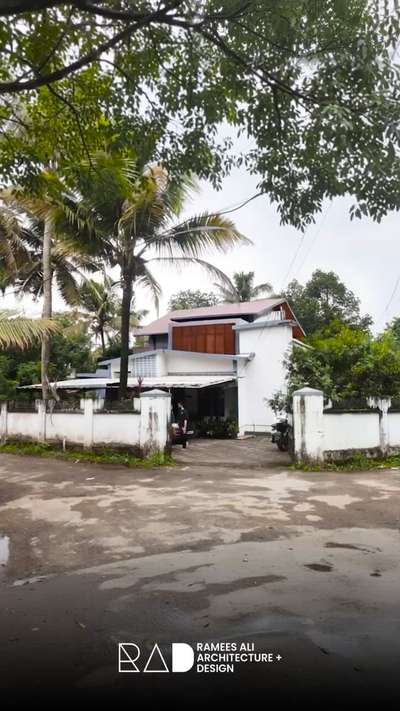 Tropical warmth meets contemporary elegance — this 4BHK home blends clean lines, natural textures, and open spaces to create a perfect balance between modern living and timeless charm. 🌿✨
#tropicalarchitecture #contemporarydesign #modernhomes #keralaarchitecture #radhomes #radarchitecture #architecturedesign #homedesign #tropicalvibes #architecturaldesign #moderntropical #houseelevation #4bhkhouse #radrameesali