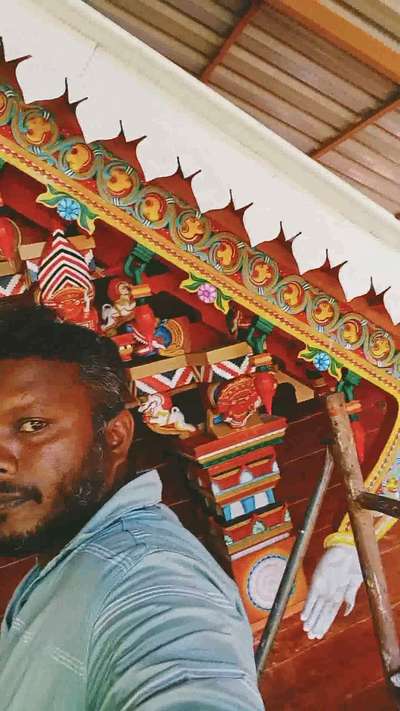 ക്ഷേത്രം ശ്രീകോവിൽ.. വ്യാളിമുഖം മറ്റ്  അനുബന്ധ രൂപങ്ങൾ കൊത്തുപണികൾ... പുതുക്കിയ പെയിന്റിംഗ്    #