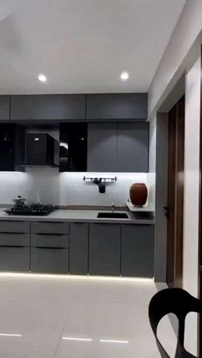 #ModularKitchen  #KitchenIdeas  #InteriorDesigner  #woodworkersofinstagram  #trendingdesign