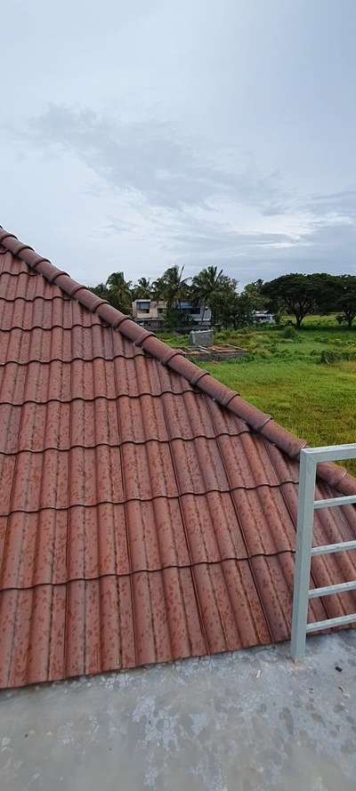 Trussed roof with ceramic roofing tiles  #trussroof  #ceramicrooftile  #TraditionalHouse  #architecturedesigns  #Architectural&Interior  #4BHKPlans  #slopedroof