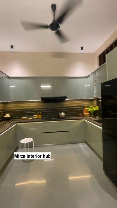 #ModularKitchen  #KitchenIdeas  #LargeKitchen  #inotech  #pantry  #bottlepullout  #magiccorner  #profilegates  #Modularfurniture work karane ke liye contact kare
whats.+919625506863
call.+917060375916 Saquib Mirza