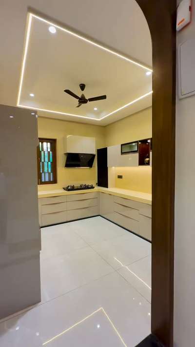 #ModularKitchen  #KitchenIdeas  #ClosedKitchen  #LShapeKitchen  #furniture   #InteriorDesigner