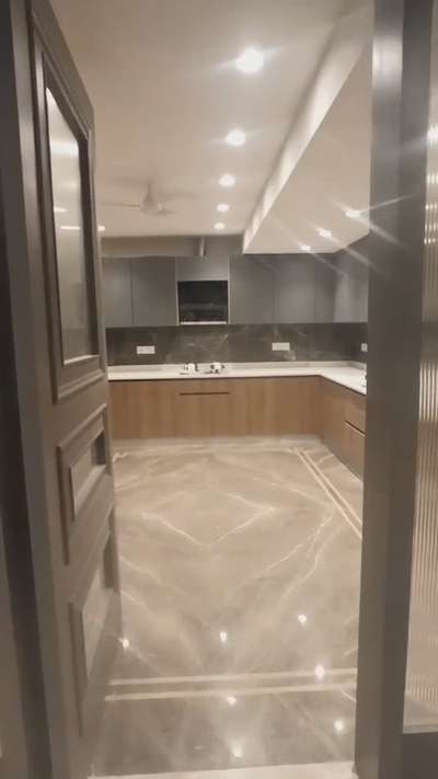 luxury kitchen #ClosedKitchen #LargeKitchen #KitchenRenovation #ModularKitchen #KitchenInterior