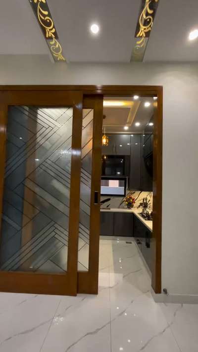 आपके अपने ख्वाबों की किचन 😍

 #ModularKitchen #WoodenBalcony #GlassDoors #OpenKitchnen #InteriorDesigner #HomeAutomation