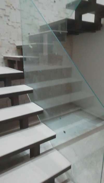 Glass reling