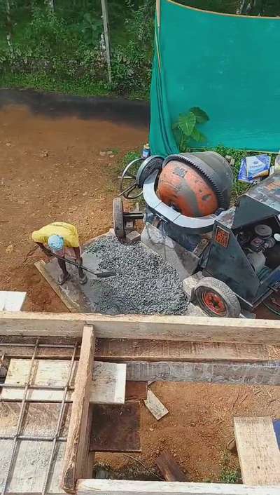 #Front #sitout #carporch #beam #shade#concrete #casting #progressing @ #kumplampoika #Pathanamthitta #site