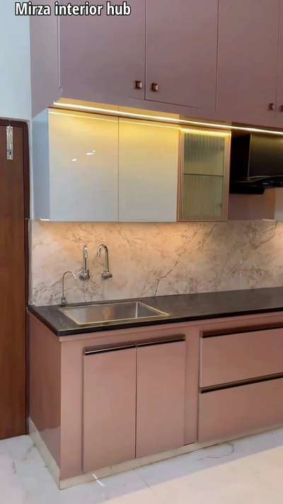 #ModularKitchen  #KitchenIdeas  #LargeKitchen  #combinatnationmica_  #PVCLaminates